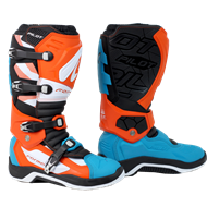 BOTAS FORMA PILOT COLOR NEGRO / NARANJA / AZUL