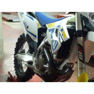 PROTETOR DE COLETOR DE CARBONO RACING HUSABERG/HUSQVARNA FE 350 (2013-2016)