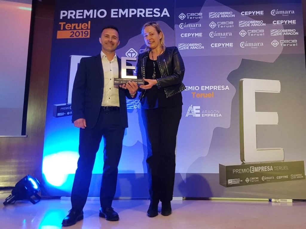 Ivan Segura, gerente de MotocrossCenter.com recoge el Premio Empresa 2019 Teruel