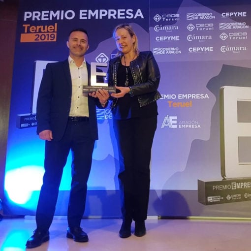 Ivan Segura, gerente de MotocrossCenter.com recoge el Premio Empresa 2019 Teruel