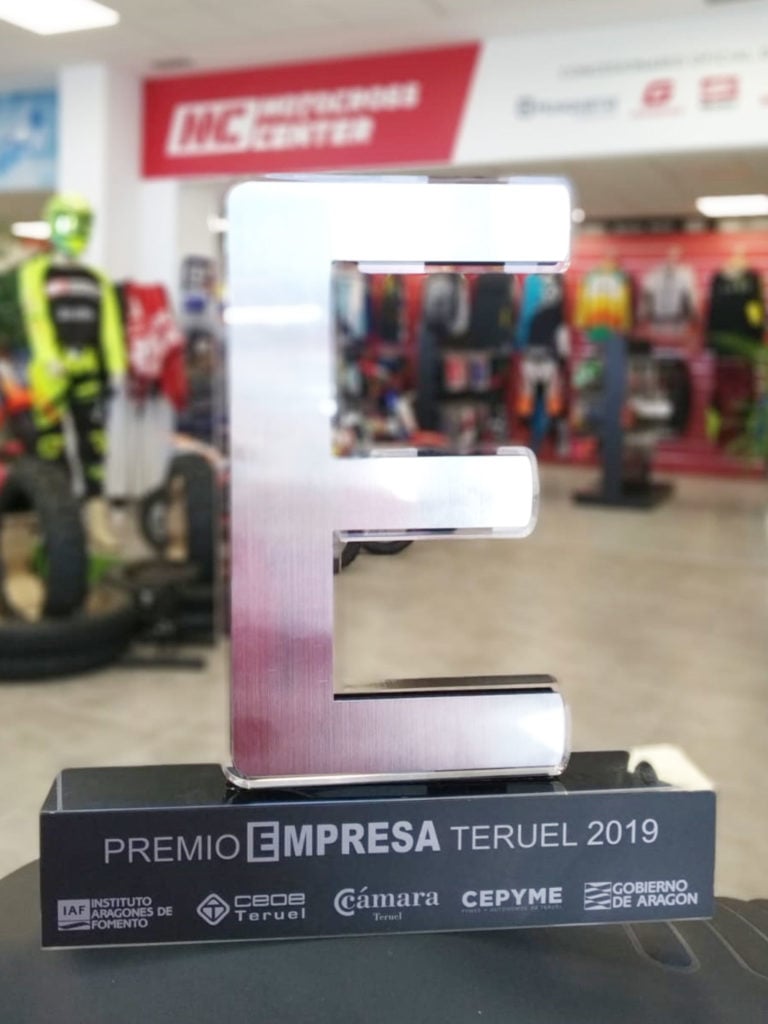 El premio Empresa ya está en las instalaciones de MotocrossCenter.com en Alcañiz (Teruel)