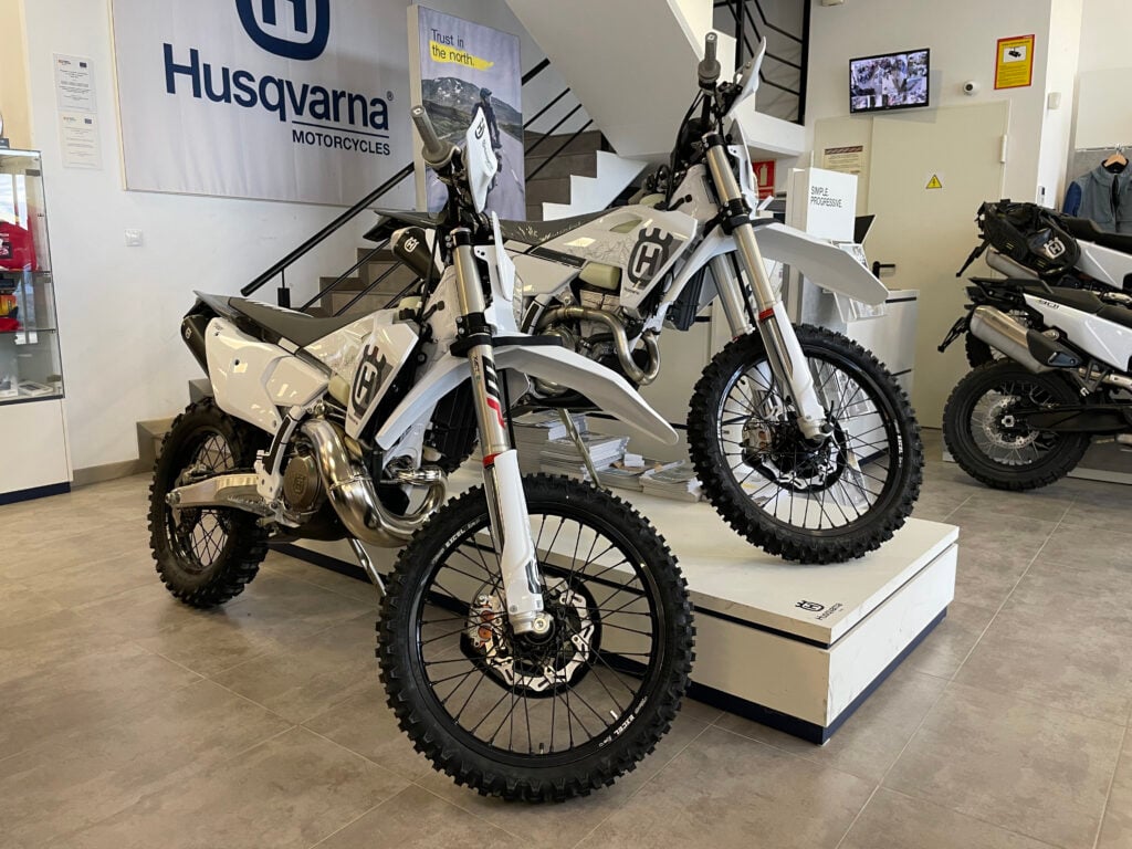 alt="Compra moto online de motocross, enduro y trail en MotocrossCenter, con opciones de pago y envío seguro"