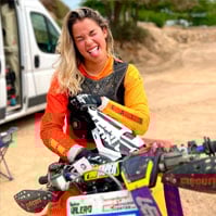 Equipación femenina piloto motocross y enduro
